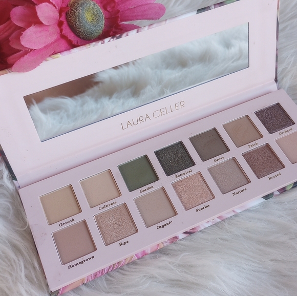 Laura Geller Seasonless Staples Fresh Florals 14 Multi-Finish Eyeshadow Palette - Picture 1 of 11